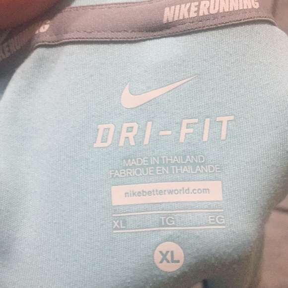 Nike shirt - Picture 4 of 4